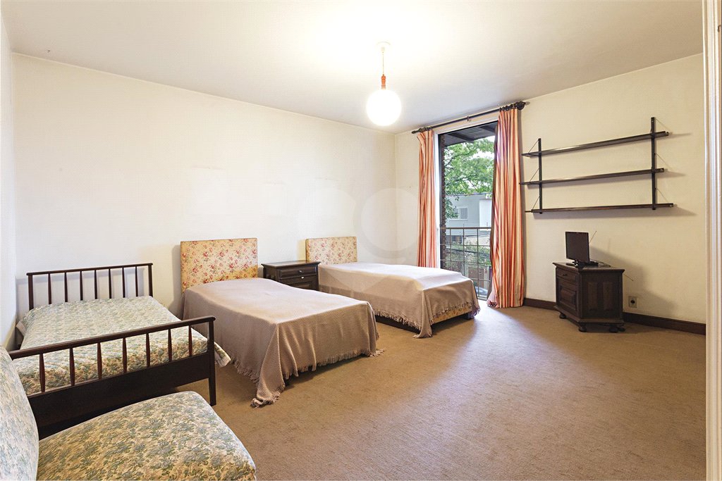 Casa à venda com 4 quartos, sendo 2 suítes, em Alto de Pinheiros, São Paulo, SP