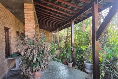 Casa à venda com 4 quartos, sendo 2 suítes, em Cidade São Francisco, São Paulo, SP