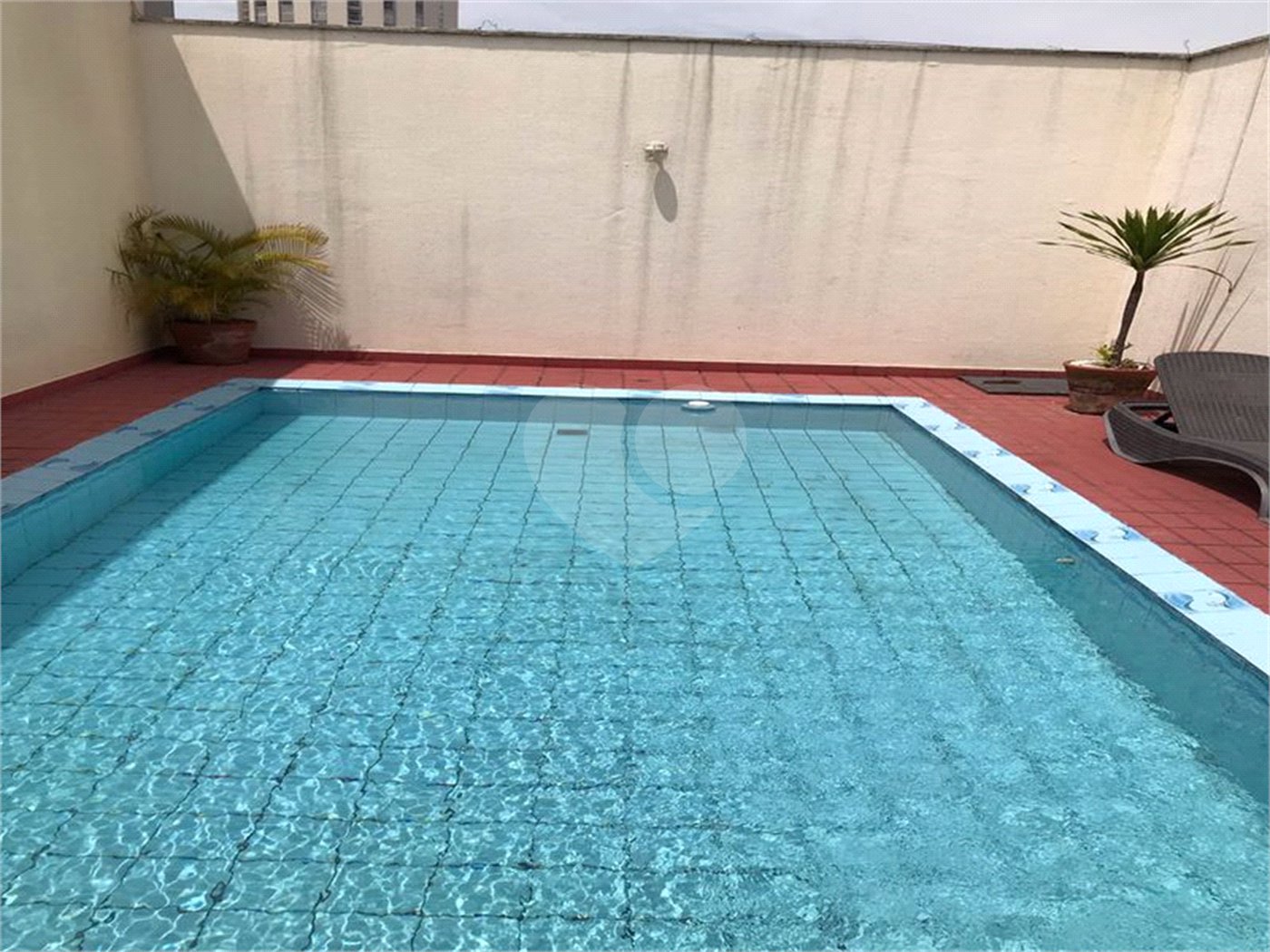 Apartamento mobiliado de 32m2 com 1 dormitório e 1 vaga para locação na Santa Cecília