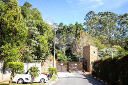 Casa à venda com 3 quartos, sendo 2 suítes, no condomínio Altos de São Roque, São Roque - SP