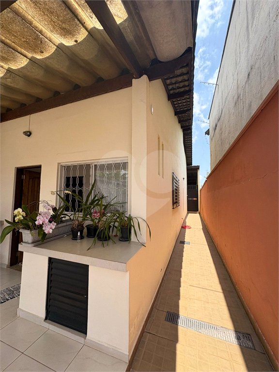 Casa Térrea à venda com 3 quartos, sendo 1 suíte,  em Vila Áurea, Poá, SP