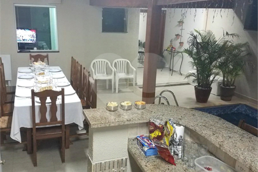 Sobrado à venda com 3 quartos em Tremembé, São Paulo, SP