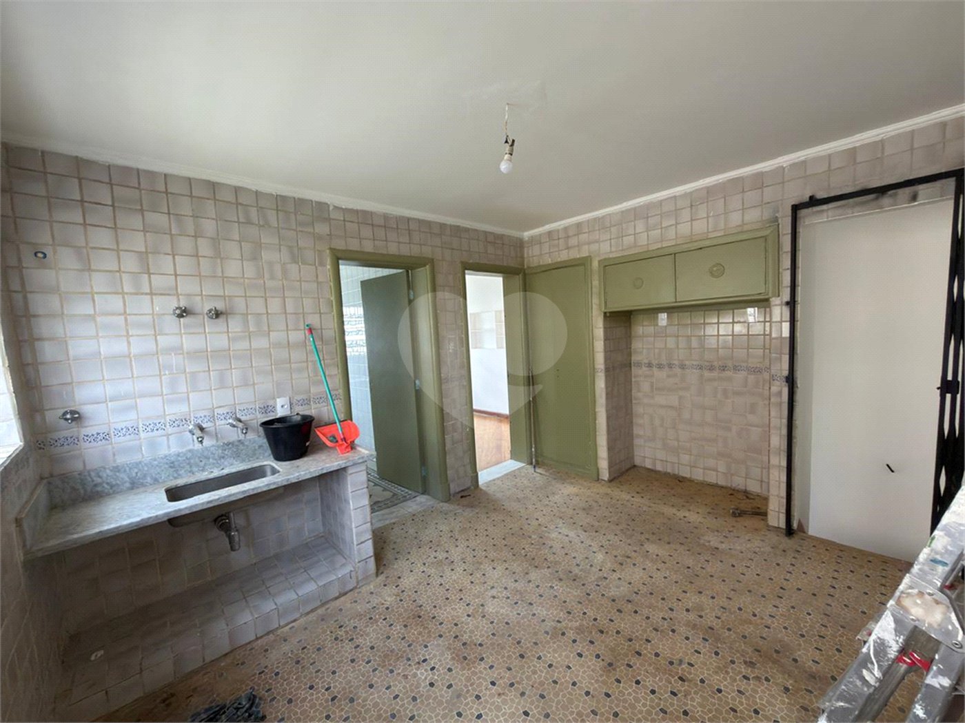 Sobrado para alugar com 6 quartos, sendo 2 suítes,  em Consolação, São Paulo, SP