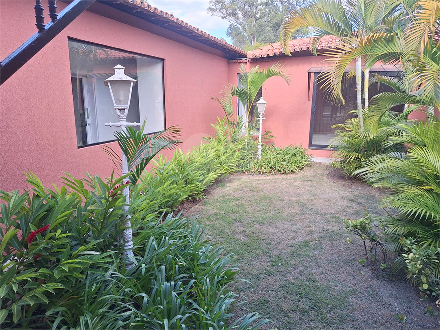 Casa à venda ou para alugar com 4 quartos, sendo 3 suítes, no condomínio Chácara Residencial Santa Maria, Votorantim - SP