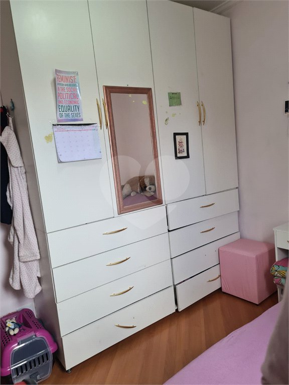 Apartamento com 3 dormitórios, sendo 1 suíte.