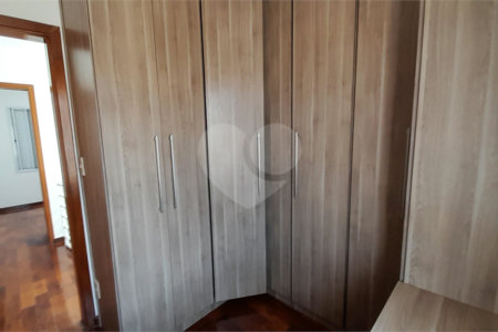 Casa à venda com 3 quartos, sendo 1 suíte, no condomínio Residencial Jardins, São Bernardo do Campo - SP