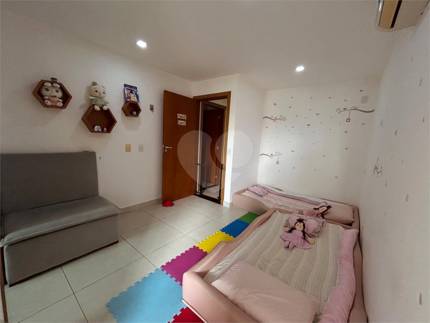 Duplex à venda com 1 quarto, sendo 3 suítes, em Taperapuan, Porto Seguro, BA