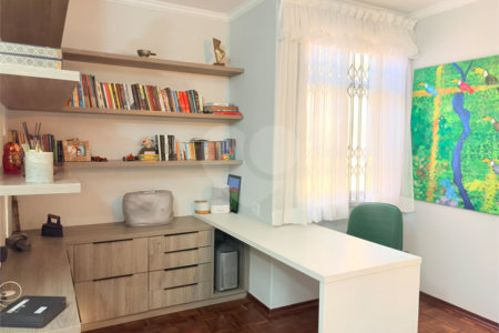 Sobrado à venda com 4 quartos, sendo 2 suítes, em Vila Paulicéia, São Paulo, SP