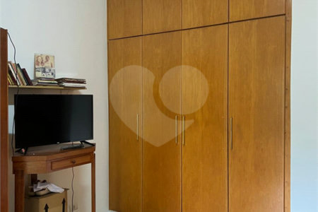 Casa à venda com 3 quartos, sendo 1 suíte, em Vila Mariana, São Paulo, SP