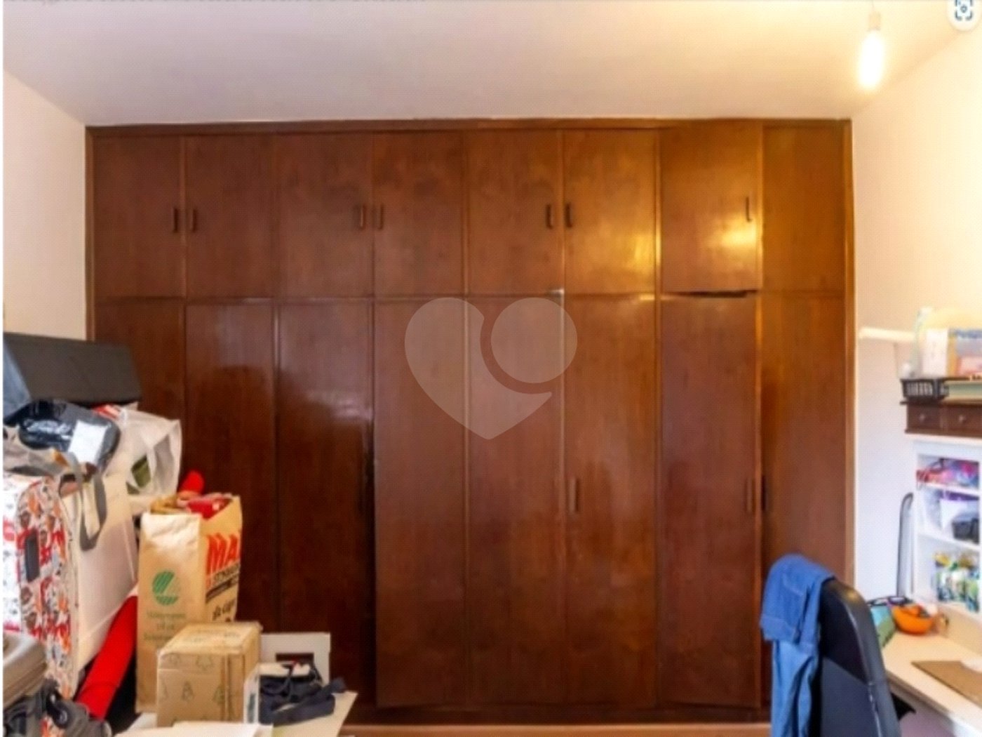 Casa à venda com 4 quartos, sendo 2 suítes, em Vila Gumercindo, São Paulo, SP