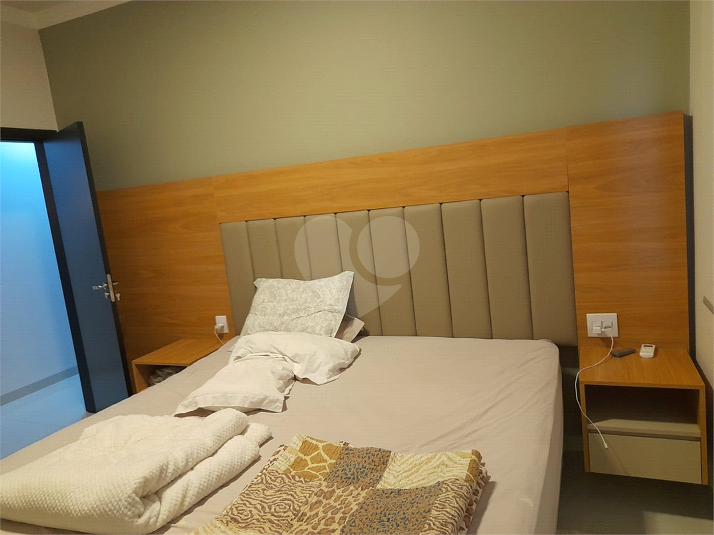 Casa à venda com 4 suítes no condomínio Quinta das Laranjeiras, Araraquara - SP