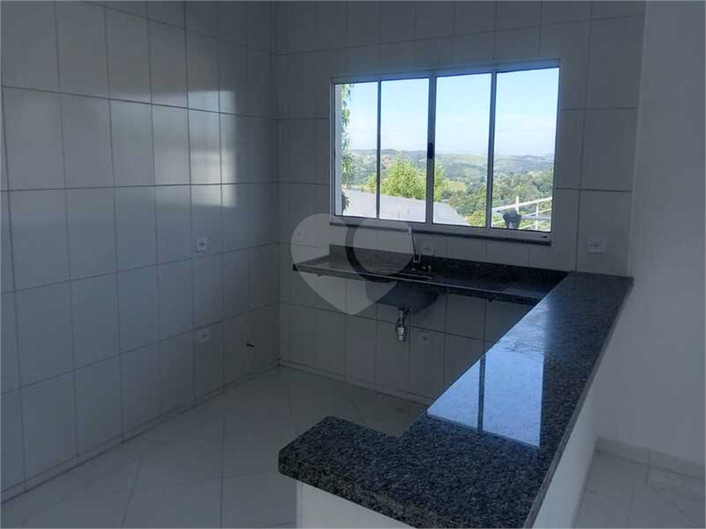 Casa à venda com 4 quartos, sendo 2 suítes,  no condomínio Jardim Imperador, Igaratá - SP