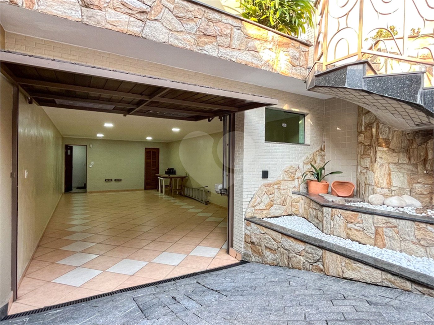 Sobrado à venda com 4 quartos, sendo 1 suíte, em Jardim Textil, São Paulo, SP