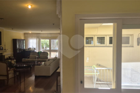 Casa à venda com 4 quartos, sendo 3 suítes,  no condomínio Chácara das Rosas, São Paulo - SP