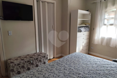 Casa à venda com 3 quartos, sendo 1 suíte, no condomínio Caconde, São Bernardo do Campo - SP