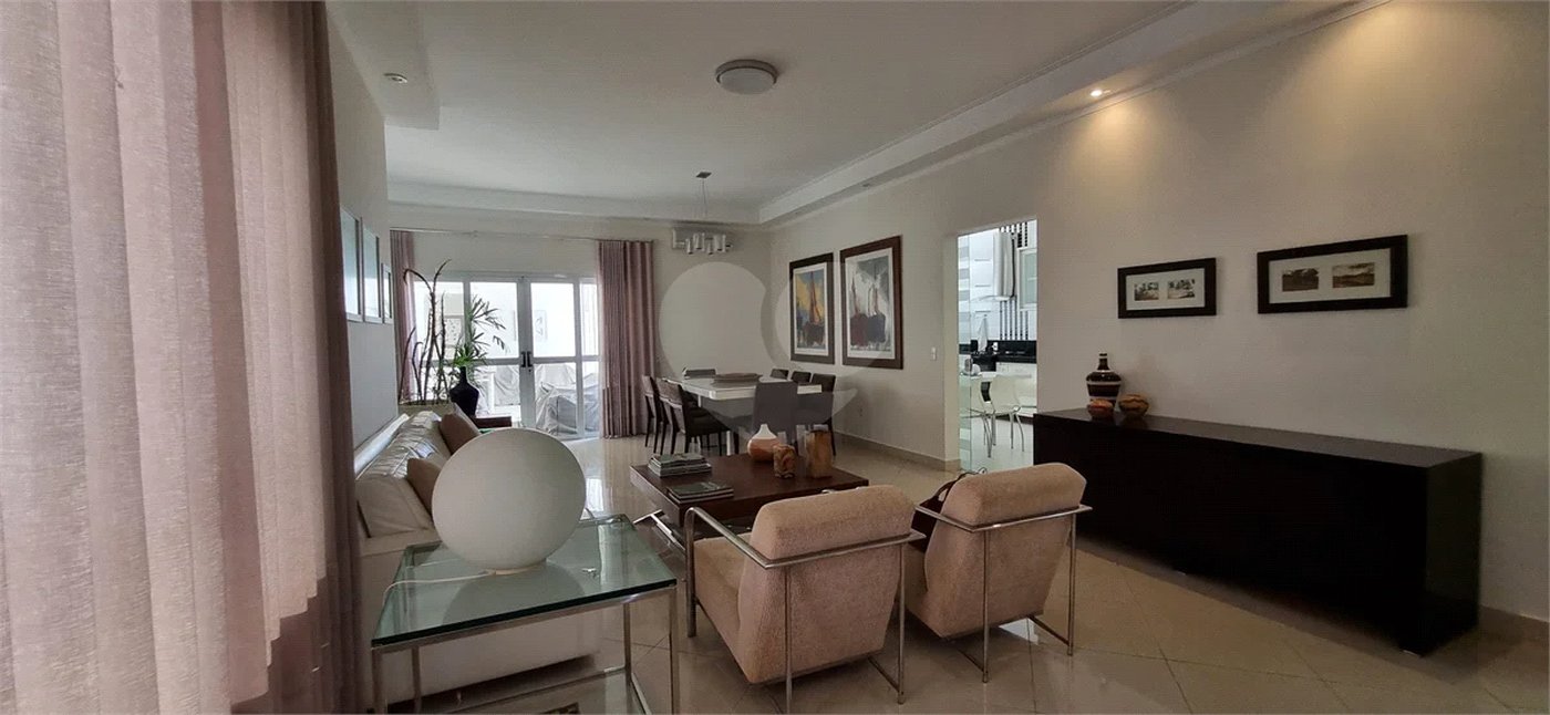 Lindo sobrado com 4 suites e piscina à venda, 365m², por R$ 2.450.000,00 no condomínio Villa Suiça, em Indaiatuba/SP.