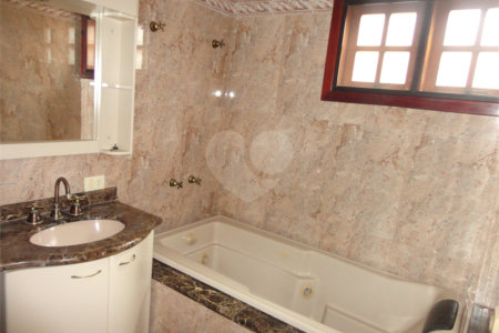 Casa à venda com 3 quartos, sendo 1 suíte, em Santa Marina, Valinhos, SP
