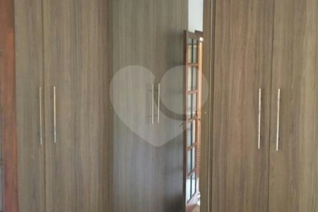 Casa à venda com 3 quartos, sendo 1 suíte, no condomínio Sobrado, São Paulo - SP