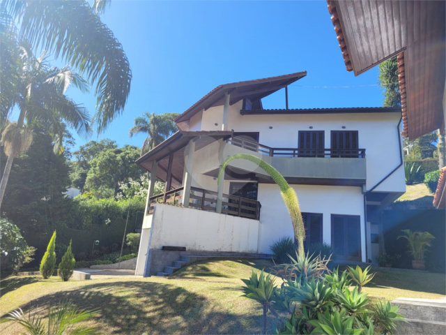 Casa à venda com 3 quartos, sendo 1 suíte, no condomínio Alpes da Cantareira, Mairiporã - SP