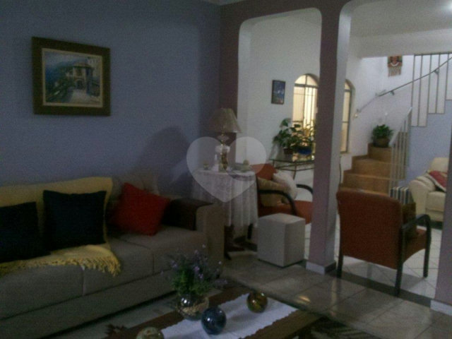 Sobrado à venda com 3 quartos, sendo 1 suíte,  em Tremembé, São Paulo, SP