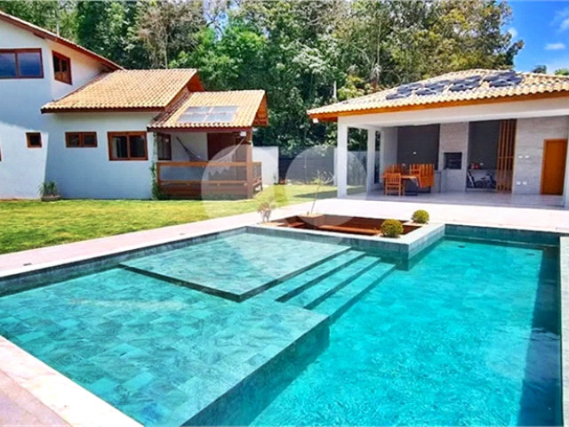 Casa à venda ou para alugar com 3 suítes no condomínio Jardim da Montanha I, Mairiporã - SP