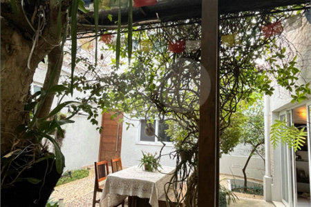 Sobrado à venda com 5 quartos, sendo 2 suítes, em Alto da Boa Vista, São Paulo, SP