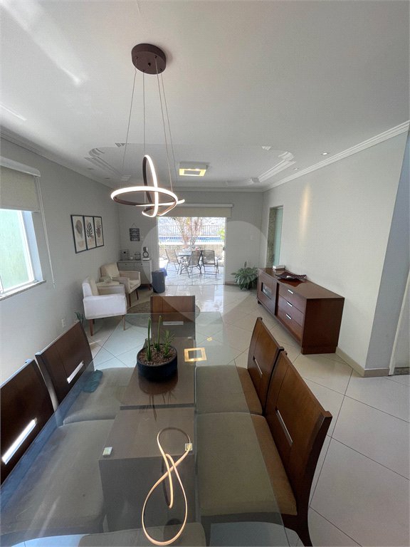 Casa à venda com 5 quartos, sendo 1 suíte, no condomínio Residencial Green Ville, Rio de Janeiro - RJ