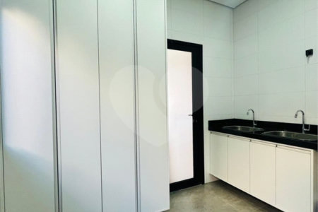 Casa à venda com 3 suítes no condomínio Portal dos Bandeirantes, Salto - SP