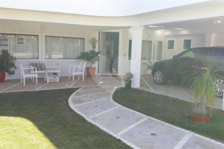 Casa à venda com 4 quartos, sendo 2 suítes, no condomínio Monte Belo, Salto - SP