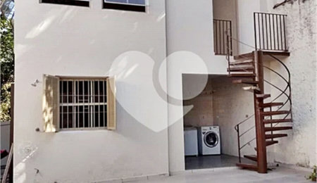 Sobrado à venda com 4 quartos, sendo 1 suíte,  em Tremembé, São Paulo, SP