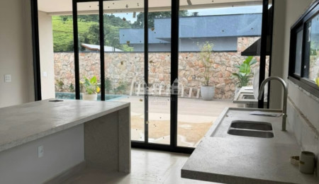 Casa à venda com 3 suítes no condomínio Ecoville 1, Atibaia - SP