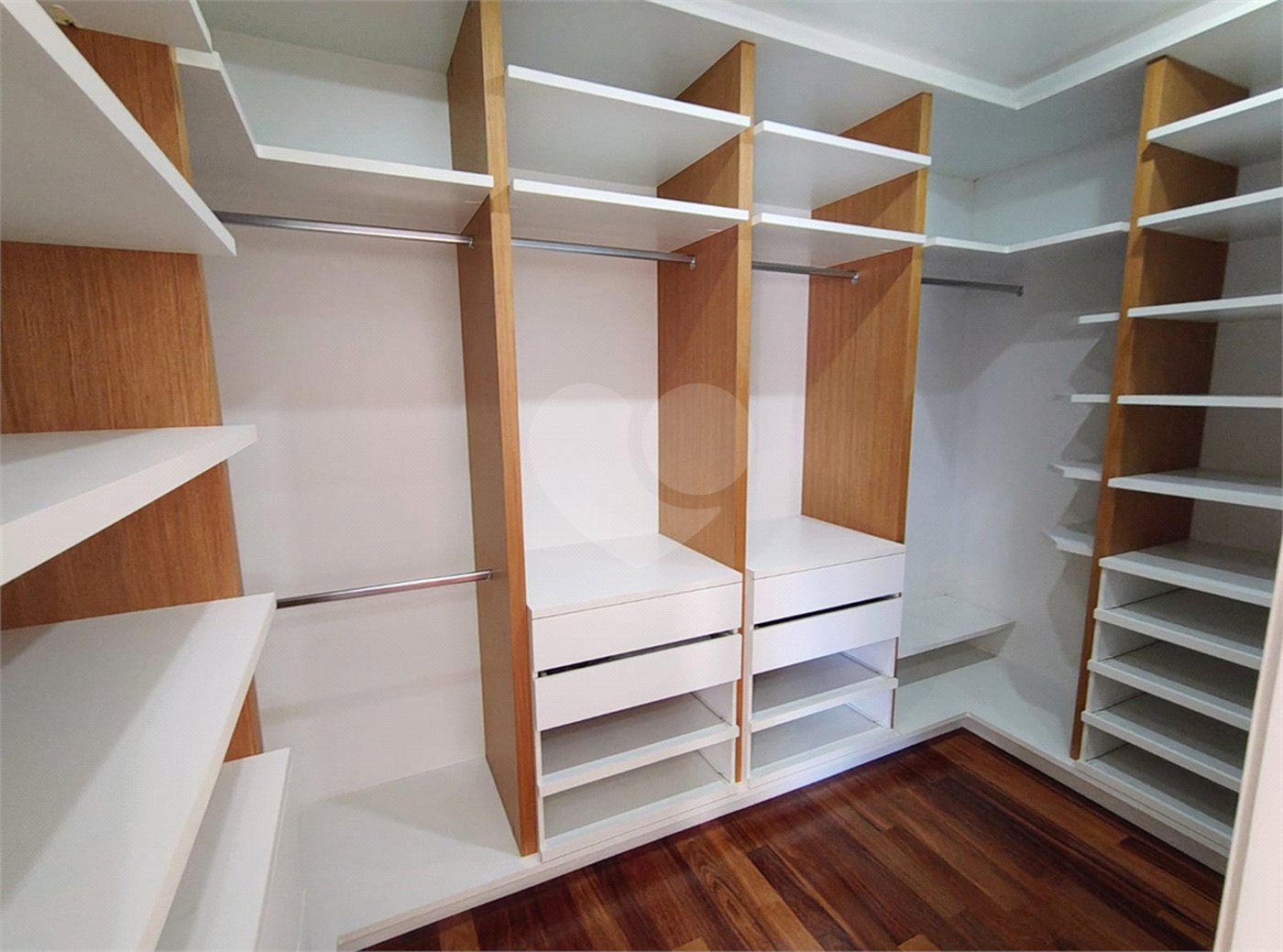 Casa à venda ou para alugar com 4 suítes no condomínio Quinta das Laranjeiras, Jundiaí - SP