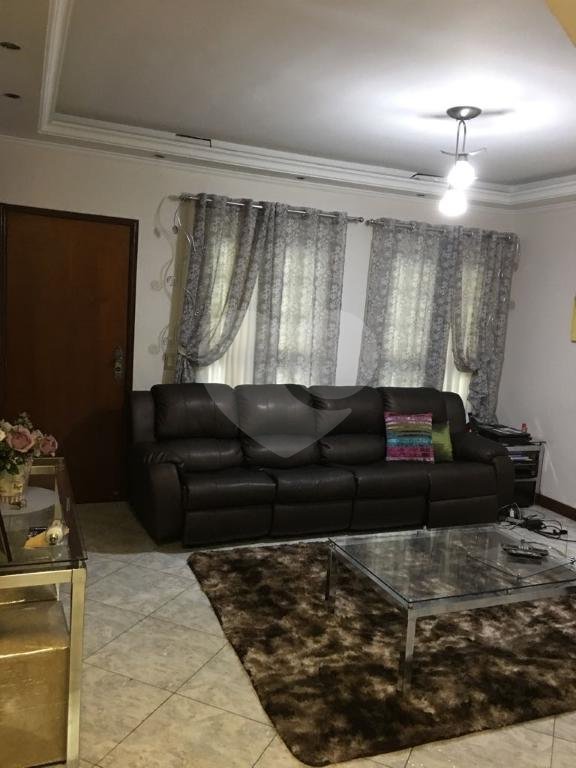 Casa à venda com 3 quartos, sendo 1 suíte, no condomínio Sobrado, São Paulo - SP