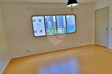 Apartamento à venda com 3 quartos, sendo 1 suíte, em Vila Olímpia, São Paulo, SP