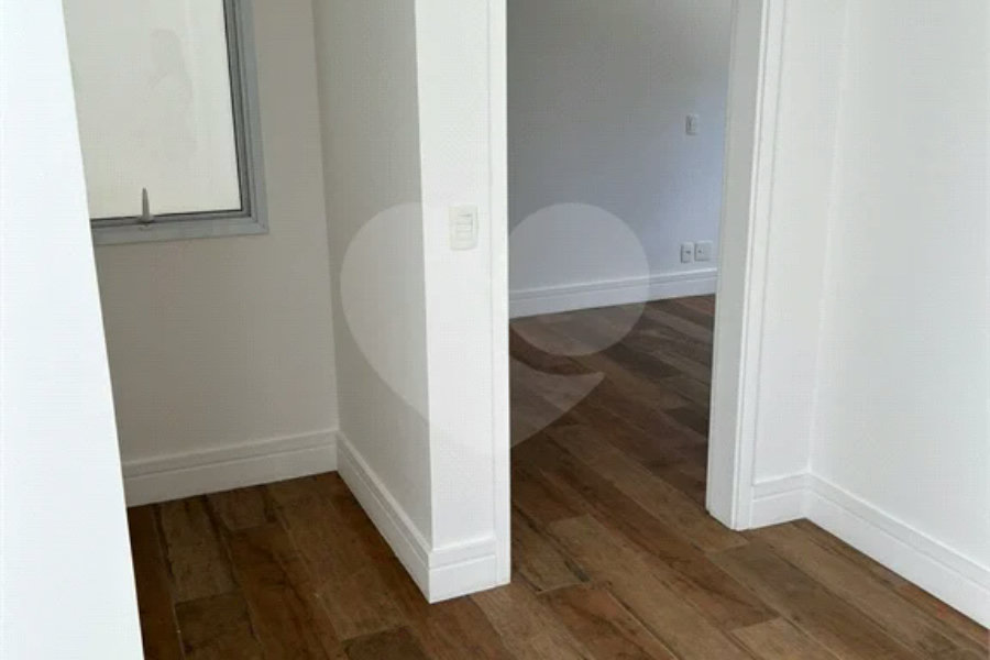 Casa à venda com 4 quartos, sendo 2 suítes, no condomínio Residencial Floresta, São Paulo - SP