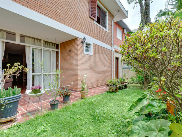 Sobrado à venda com 3 quartos, sendo 1 suíte,  em Chácara Flora, São Paulo, SP