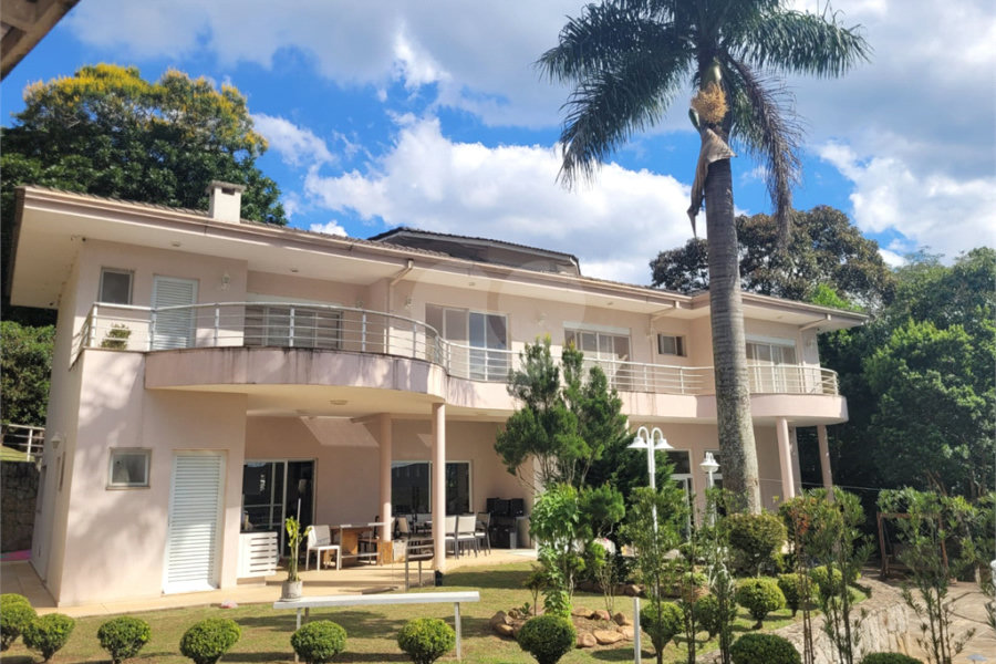 Casa à venda com 3 suítes no condomínio Alpes da Cantareira, Mairiporã - SP
