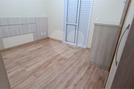 Casa à venda com 3 quartos, sendo 1 suíte, no condomínio Alvorada Parque Vitória, São Paulo - SP