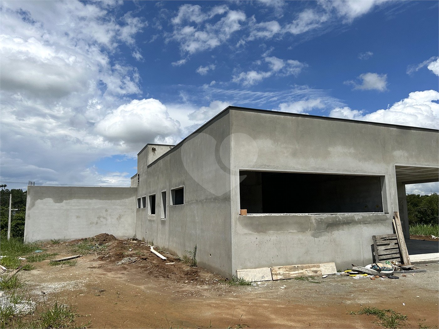 Casa à venda com 3 suítes no condomínio Residencial Jequitiba, Jacareí - SP