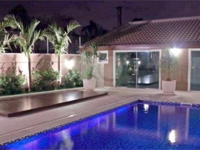 Casa à venda com 4 quartos, sendo 2 suítes,  no condomínio Florada da Serra, São Paulo - SP
