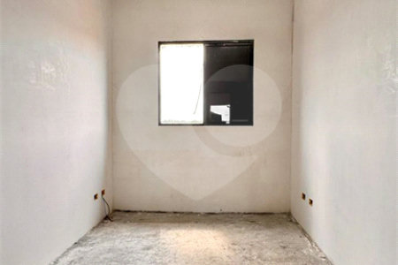 Casa à venda com 3 quartos, sendo 1 suíte, no condomínio Miguel Comitre, Poá - SP