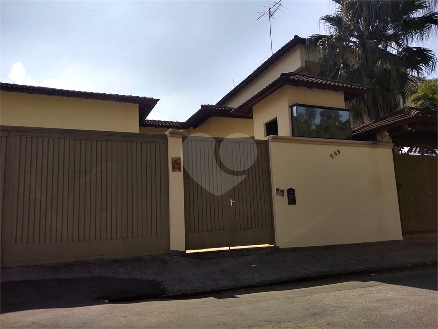 Sobrado à venda com 4 quartos, sendo 3 suítes,  em Horto, São Paulo, SP