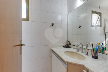 Apartamento à venda com 3 quartos, sendo 1 suíte, em Alto da Boa Vista, São Paulo, SP