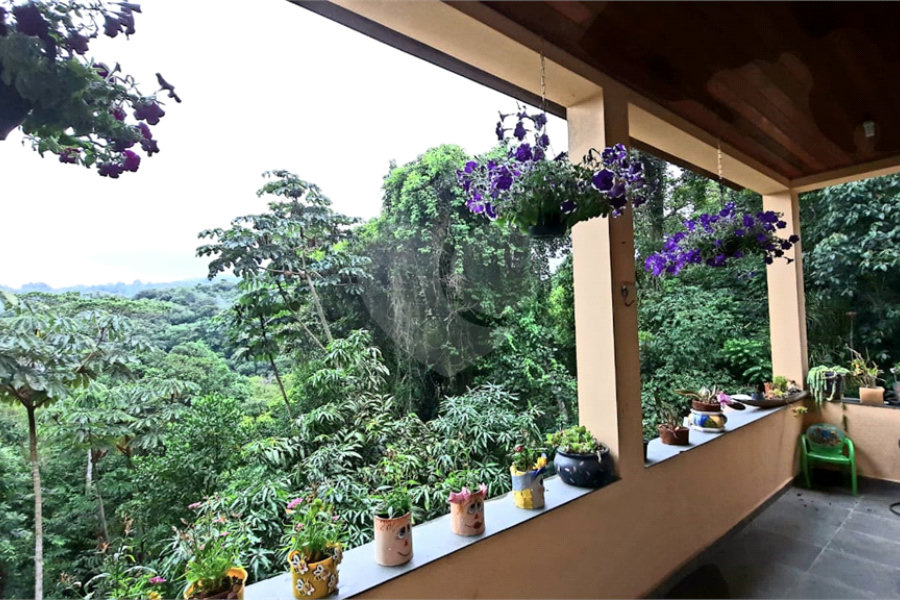 Sobrado à venda com 5 quartos, sendo 2 suítes,  em Serra da Cantareira, Mairiporã, SP