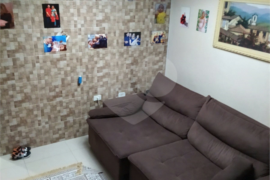 Sobrado à venda com 3 quartos, sendo 1 suíte, em Cidade Tiradentes, São Paulo, SP