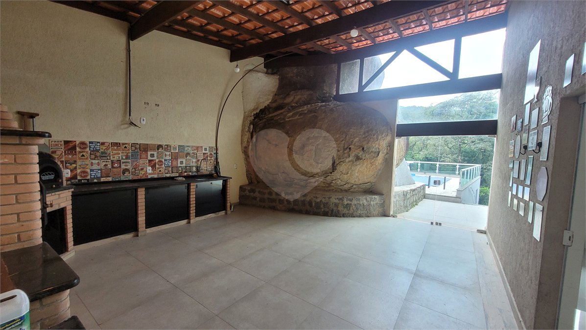 Casa à venda com 4 quartos, sendo 1 suíte, no condomínio Parque Suiça, Caieiras - SP