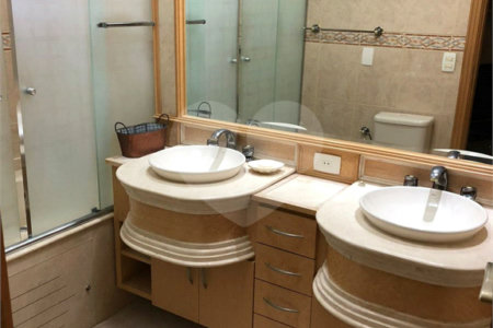 Apartamento à venda com 3 quartos, sendo 1 suíte,  em Bosque da Saúde, São Paulo, SP