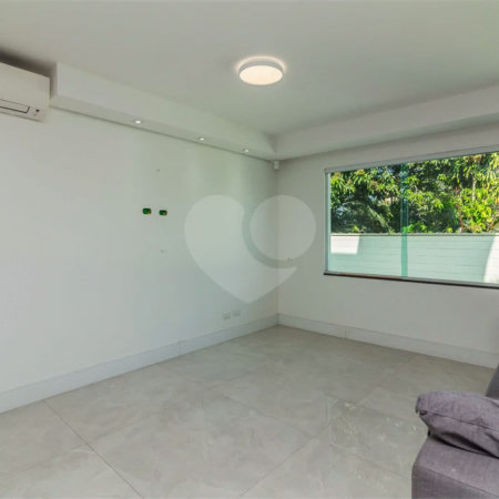 Casa à venda com 3 quartos, sendo 2 suítes,  no condomínio Sagres, São Paulo - SP