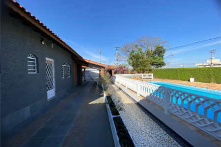 Casa Térrea para alugar com 3 quartos, sendo 1 suíte, em Jardim Alvinópolis, Atibaia, SP