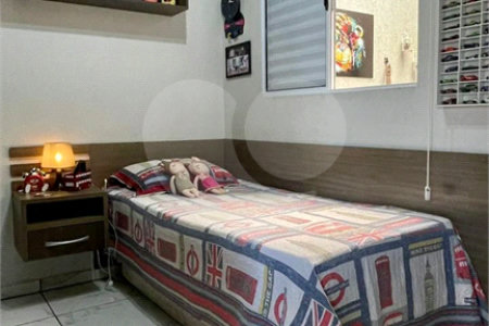 Casa Térrea à Venda com 3 dormitórios em Atibaia/SP